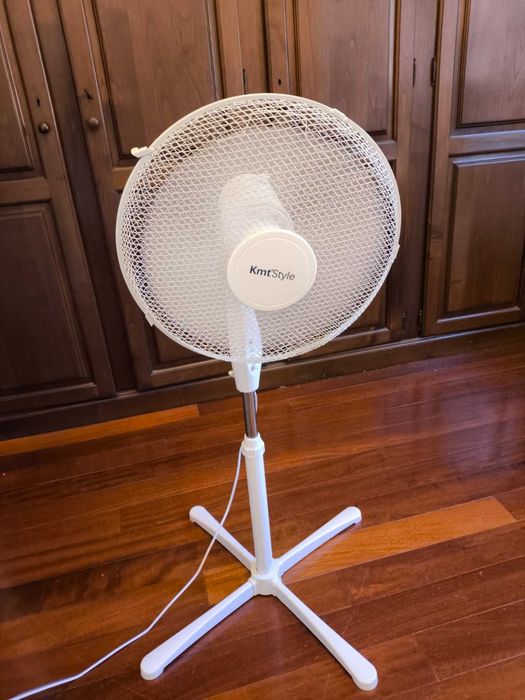 Ventilador de Pé na Cor Branca KmtStyle
