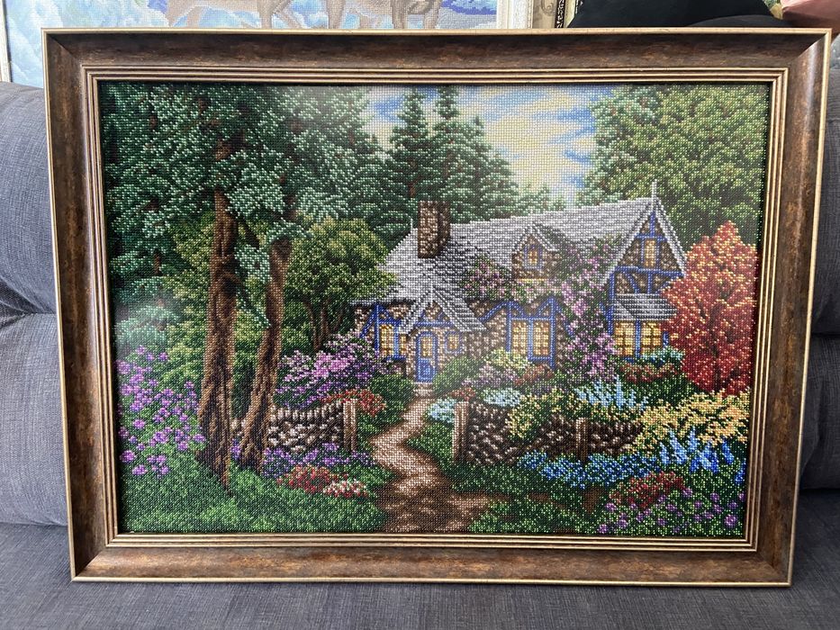 Картина, вишита бісером.