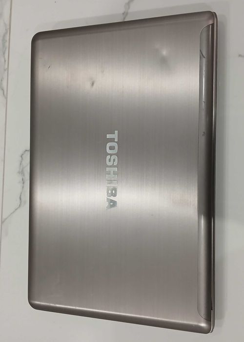 Laptop - Toshiba.