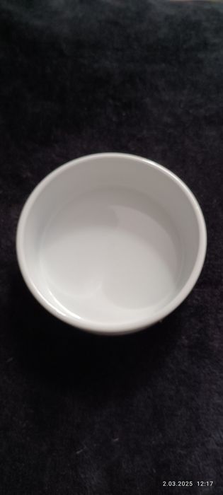 Cukiernica porcelanowa z łyżeczką