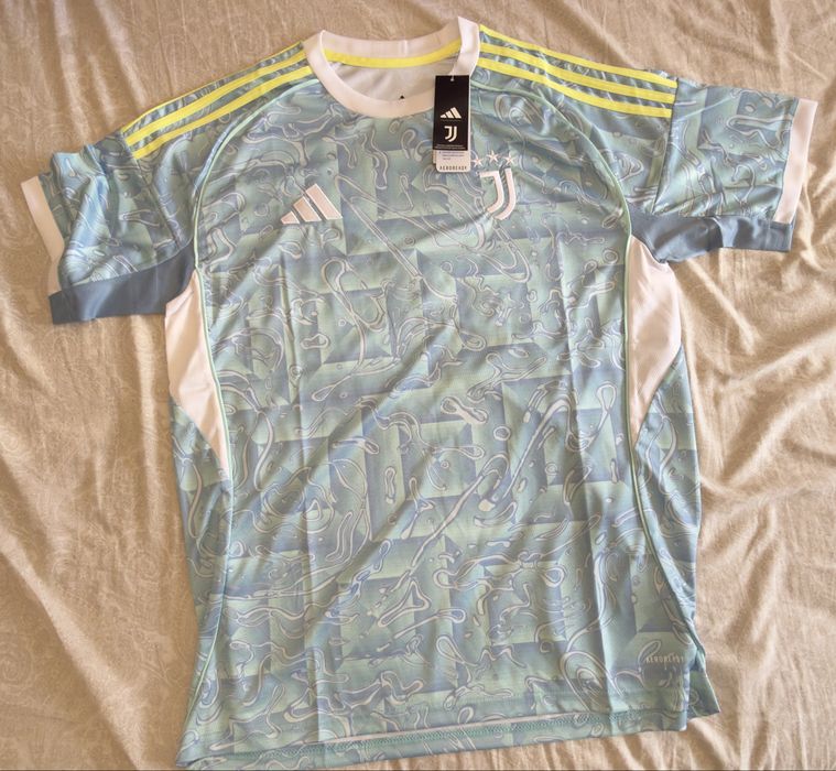 Camisolas de diversos clubes e seleções