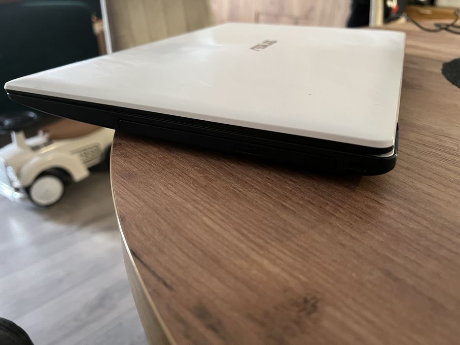 Laptop asus r515m, 4gb ram, dysk ssd, procesor intel. Gotowy do pracy!
