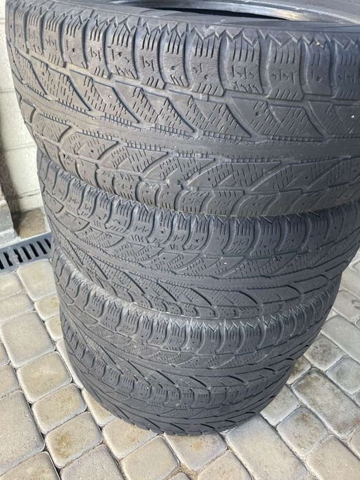 Резина R17 215/65 зима.