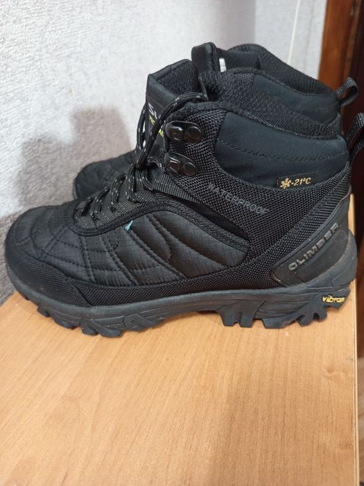 Продам зимові ботинки