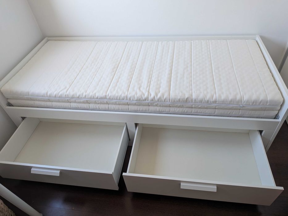 Vendo cama de solteiro IKEA BRIMNES com dois colchões