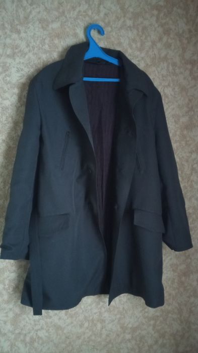 Чоловіче осінньо-зимове пальто на середній зріст