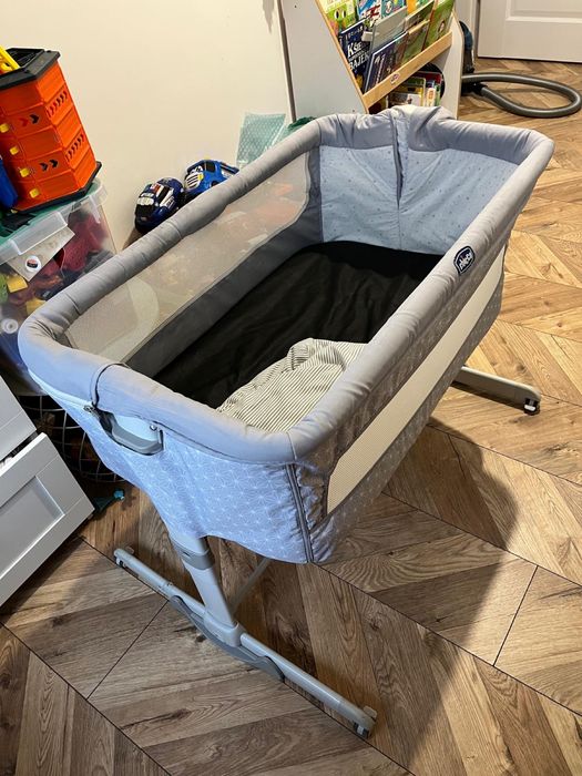 Dostawka Chicco next to me