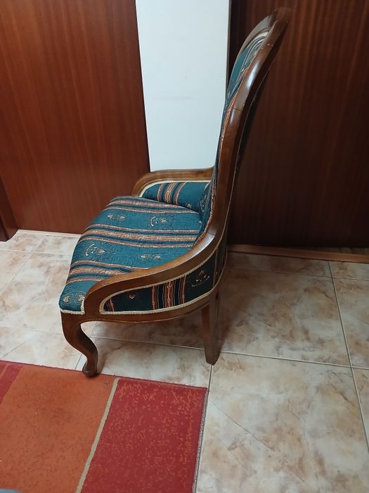 Cadeirão estampado.