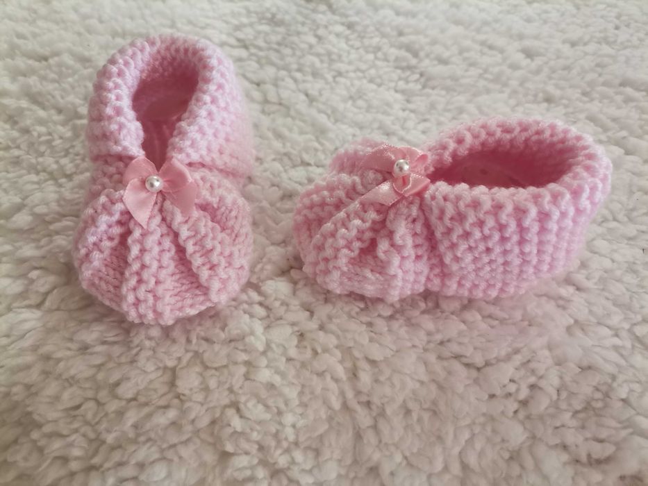 Conjunto gorro e sapatinhos bebé, tricô, feito à mão, novo