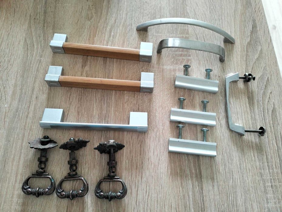 Uchytwy do mebli/stopki pod meble