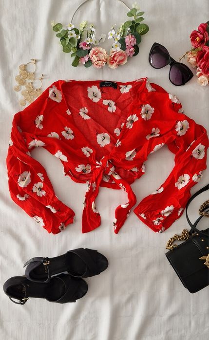 Bluzka top wiązana w biuście czerwona Bershka 36 S