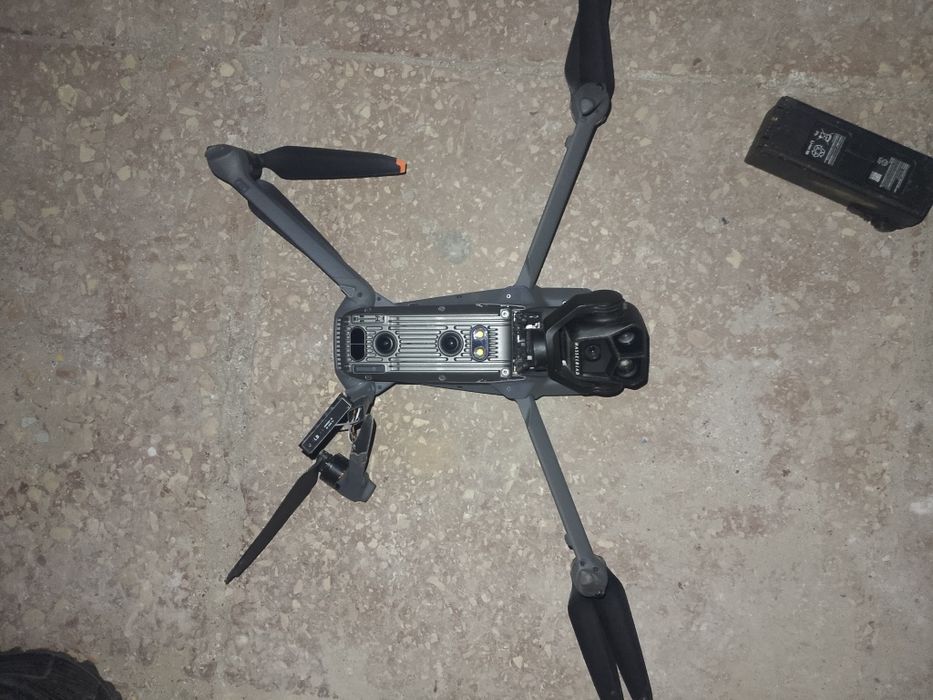 Mavic 3 Pro продам трошки пошкоджен один луч перелом але процюе все