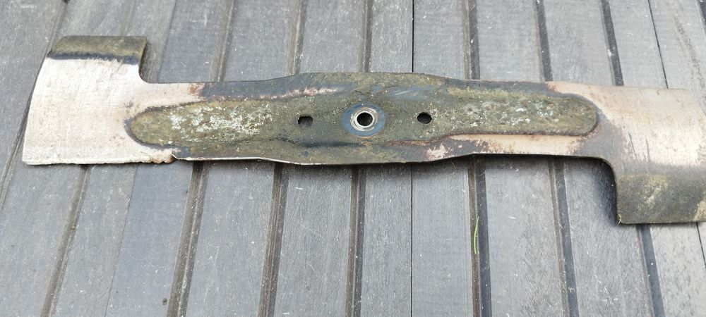 Nóż do kosiarki 34 cm Bosh Rotak 34 
Do ostrzenia, używany