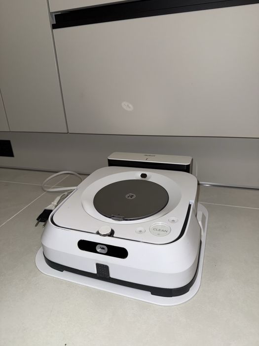 Robot mopujący iRobot Braava Jet M6