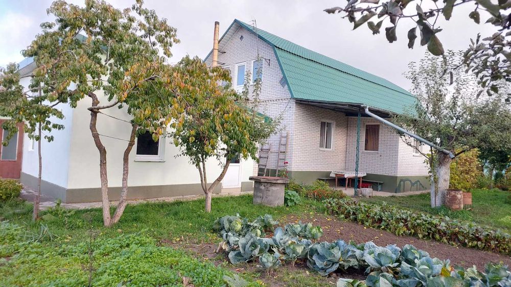 Продаж  будинку . 12сот. землі.