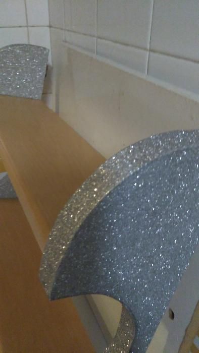 Estante decorada de 2 prateleiras nova