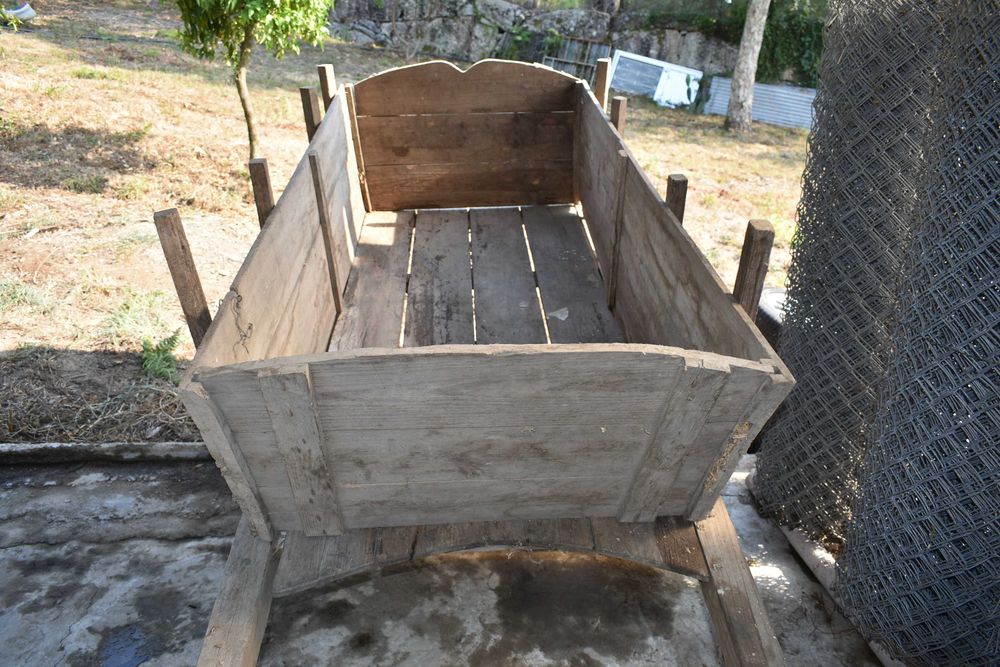 Carro de bois de um animal só, ideal como peça decorativa