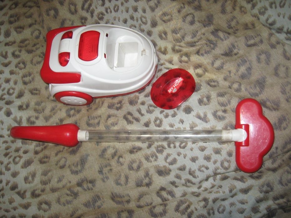 Детский кукольный пылесос.