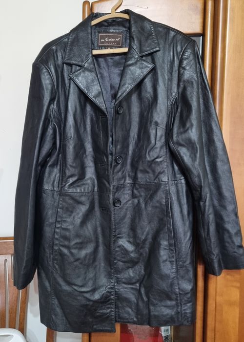 Casaco preto  em pele