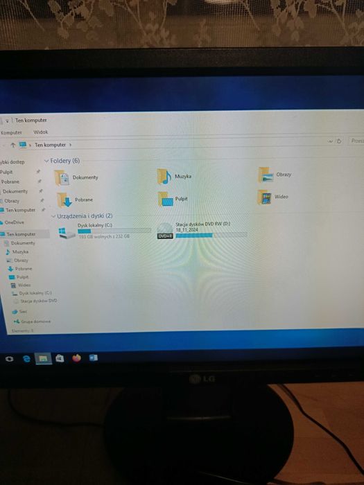 Komputer stacjonarny monitor klawiatura wifi