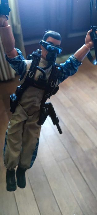 Action man paraquedista