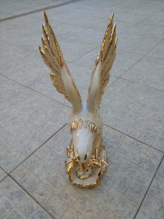 NOVO PREÇO - Águia em porcelana