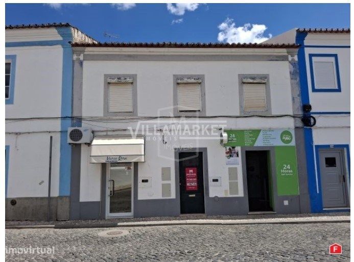 Moradia V5 da banca composta por 2 andares e logradouro situada no cen