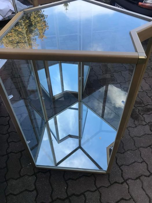 Szklane blaty o konstrukcji Aluminiowej