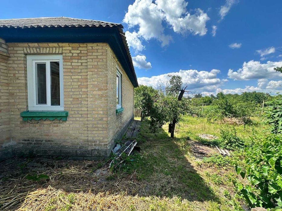 Пропонуємо до продажу Будинок з великим подвір’ям с. Сокирне