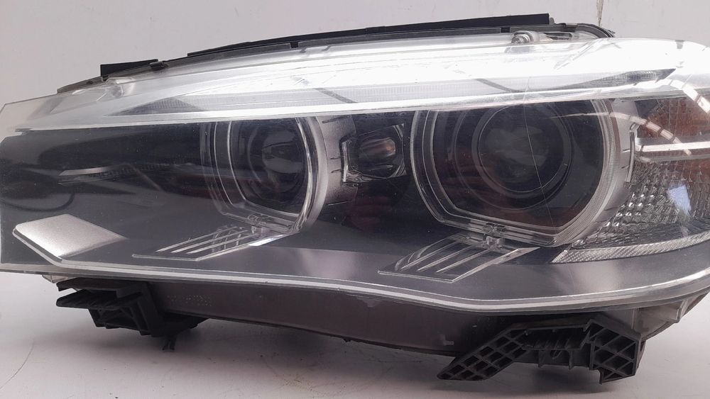 Ótica / farol esquerda BMW X5 (F15, F85)