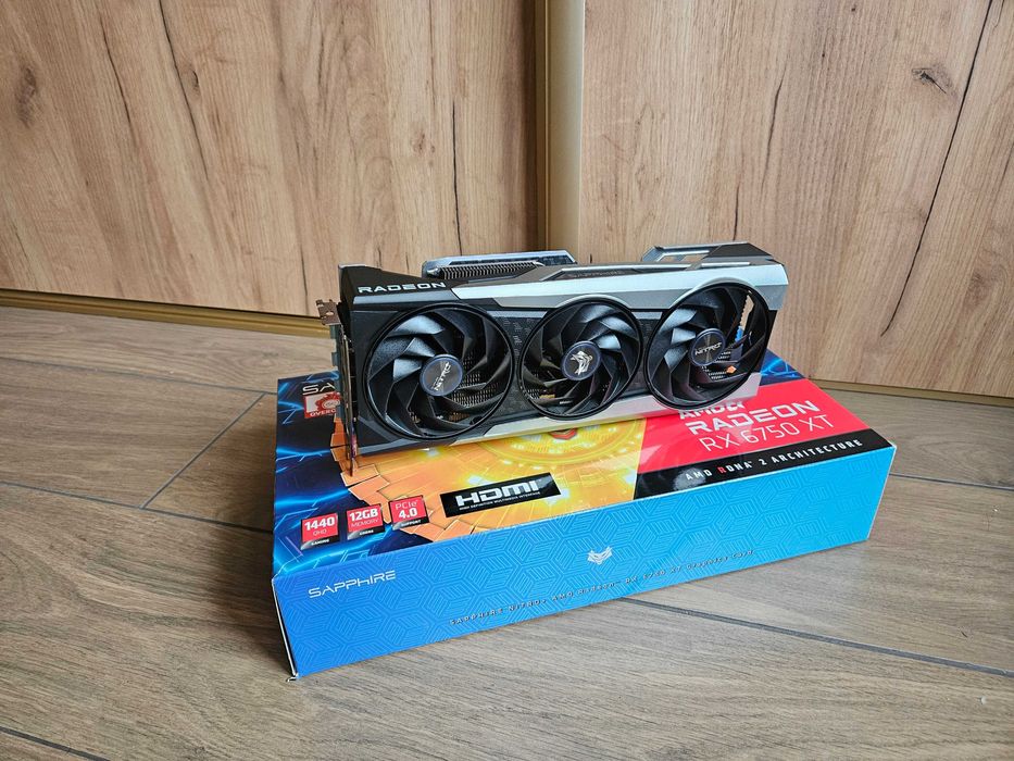 Sapphire Radeon RX 6750 XT NITRO + GAMING OC 12GB GDDR6 BoX