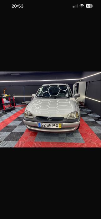 Corsa bem estimado ano 2000.