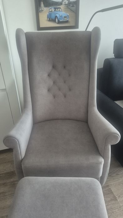 Fotel  podnóżnik 115cm wysoki na 65 cm