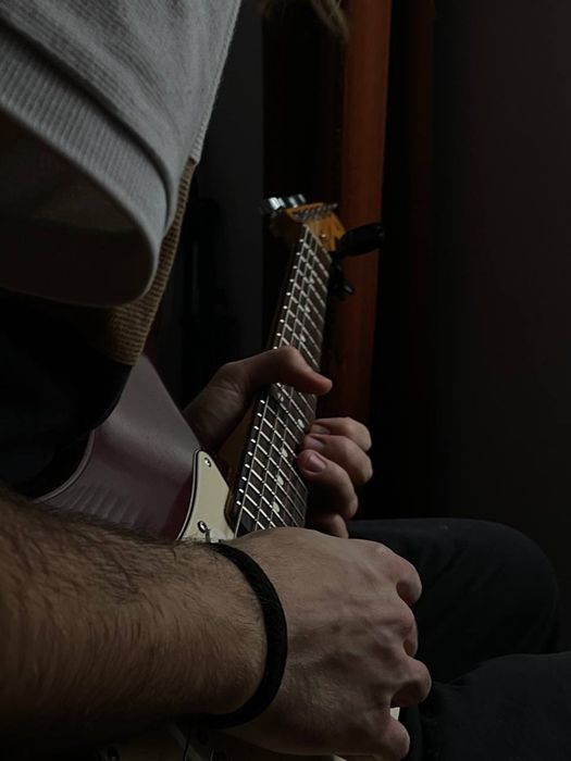 Уроки грі на гітарі з нуля, репетитор