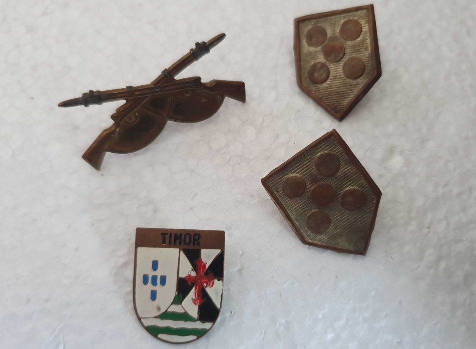 PINs / Crachás / Emblemas / Distintivos antigos - Exército Português