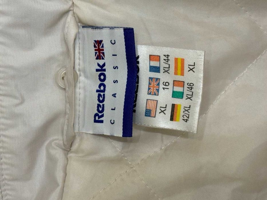 Женская спортивная куртка Reebok.