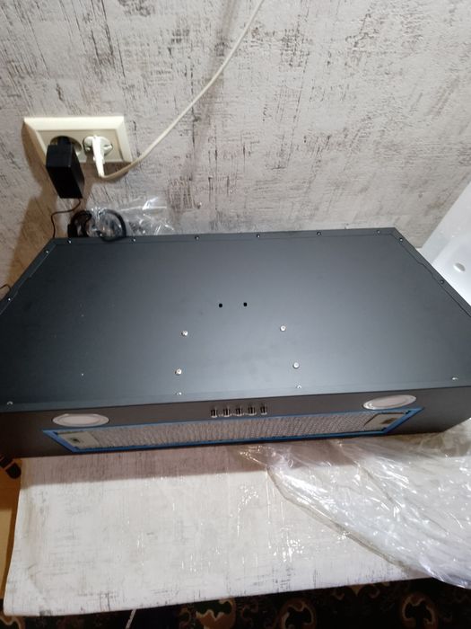 Вытяжка встраиваемая 75 см. Perfelli BI 7652 BL 1000 LED