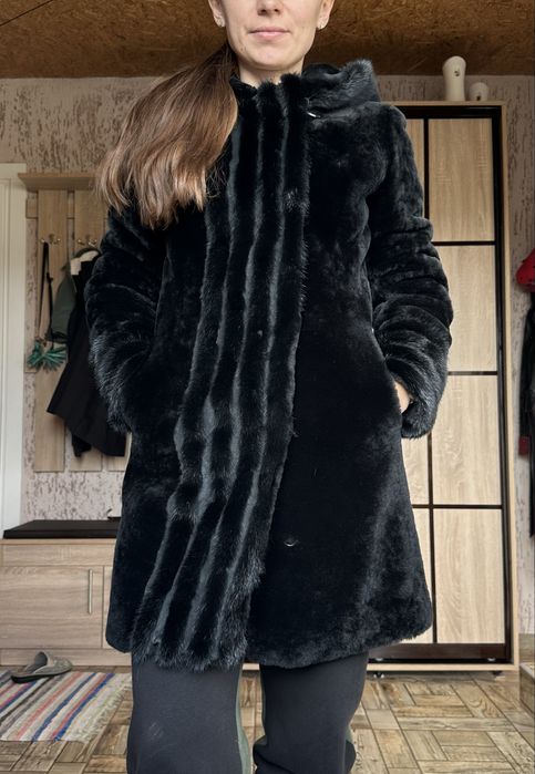 Жіноча шуба з мутону, встаки з песця