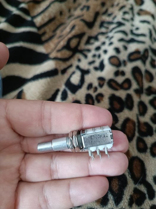 Потенціометр подвійний Ibanez C100k x2 + B20k VARI MID 3VR1VM304 BTB