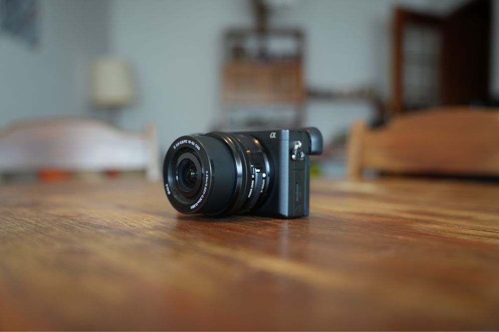 Sony a6400 + lente 16-50mm (Como Nova)