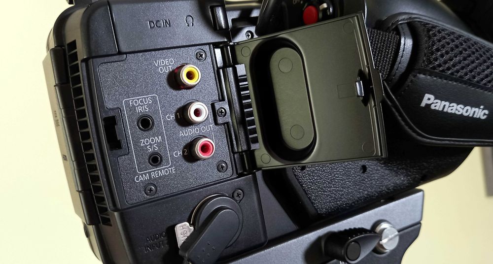 Camara Profissional 4K e FHD Panasonic AG - Ux90