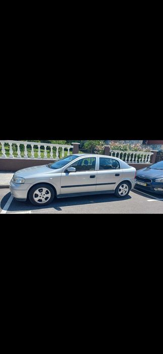 Astra Opel 2001 na cor cinzenta
