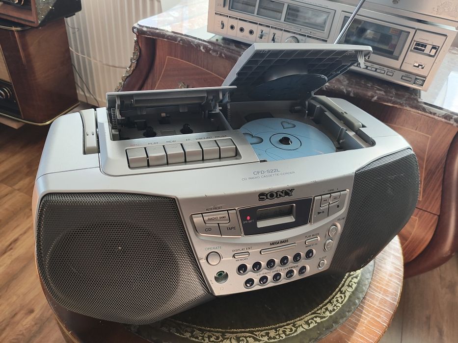 Radiomagnetofon SONY z CD