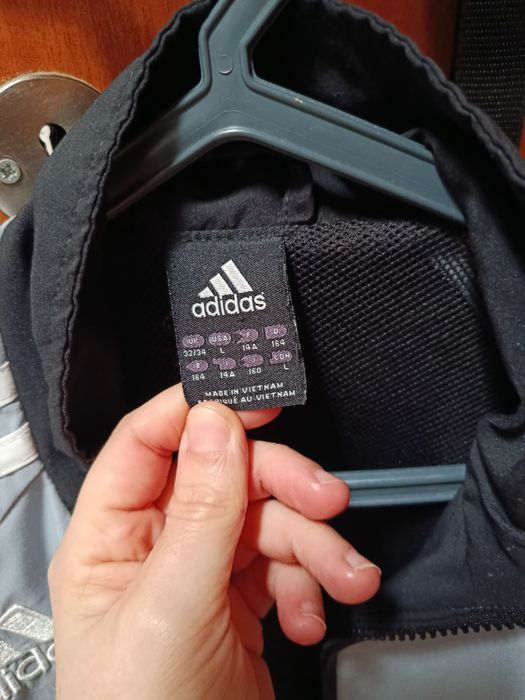 Casaco adidas, comprado no Canadá. Pouco usado. Tamanho L
