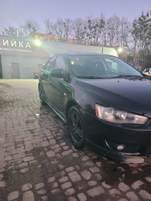 Mitsubishi lancer 10