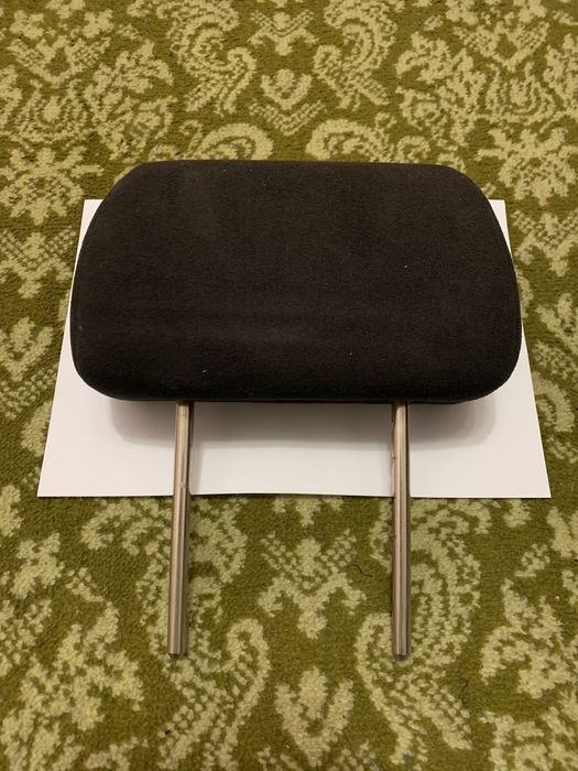 Підголівник в авто