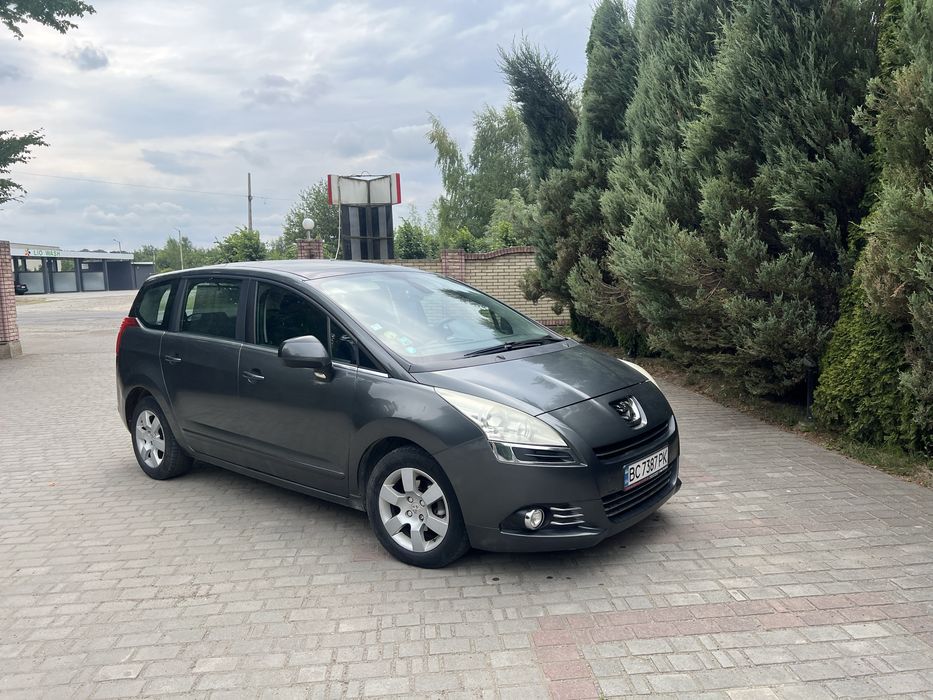 Peugeot 5008, 2011 рік