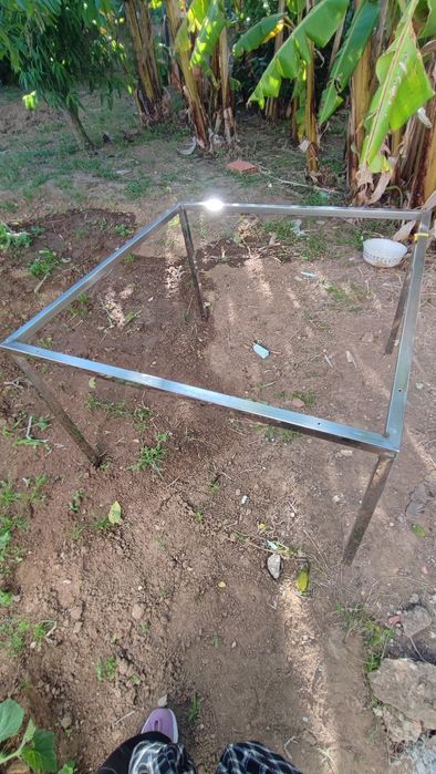 Estrutura de pernas de mesa cromada