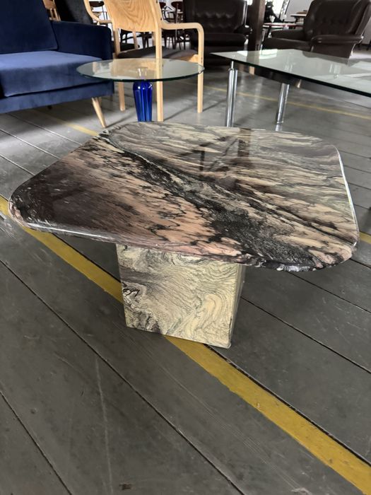 Włoski marmurowy(Cipollino Ondulato)stolik kawowy lata70/80. Wymiary:70cm wys.44cm.vintage ,design.