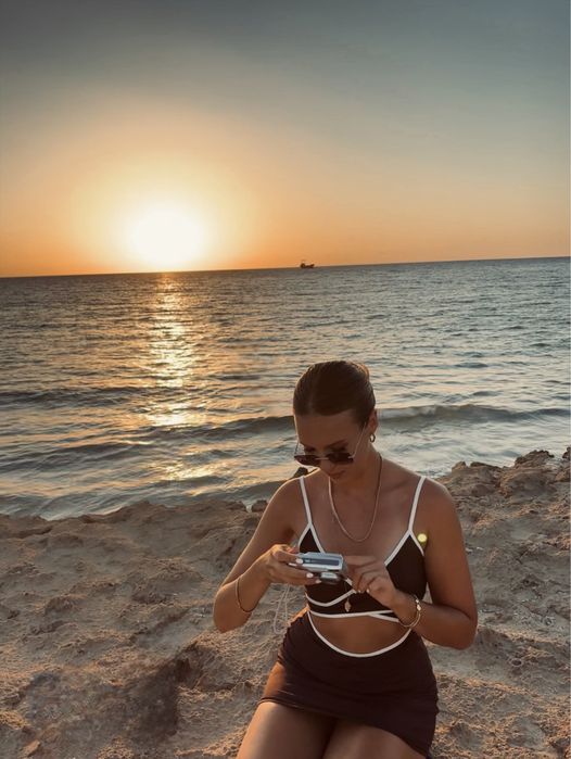 Коричнева міні сукня